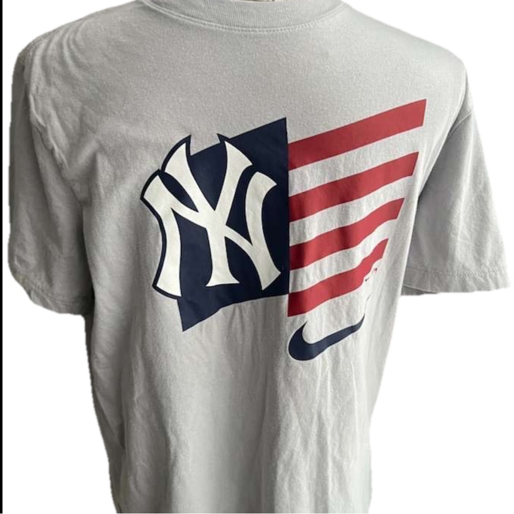 New York Yankees Nike Americana Flag T-Shirt White Men’s Size Medium
